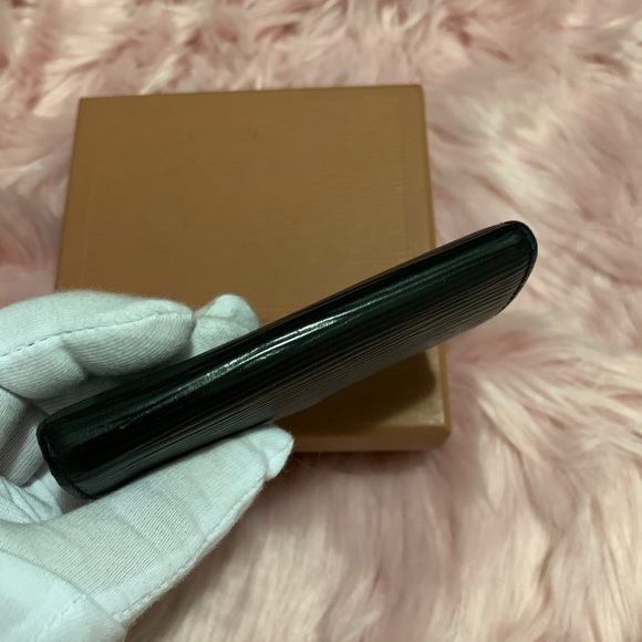 Authentic Louis Vuitton Epi Black Key Holder - Picture 6 of 6